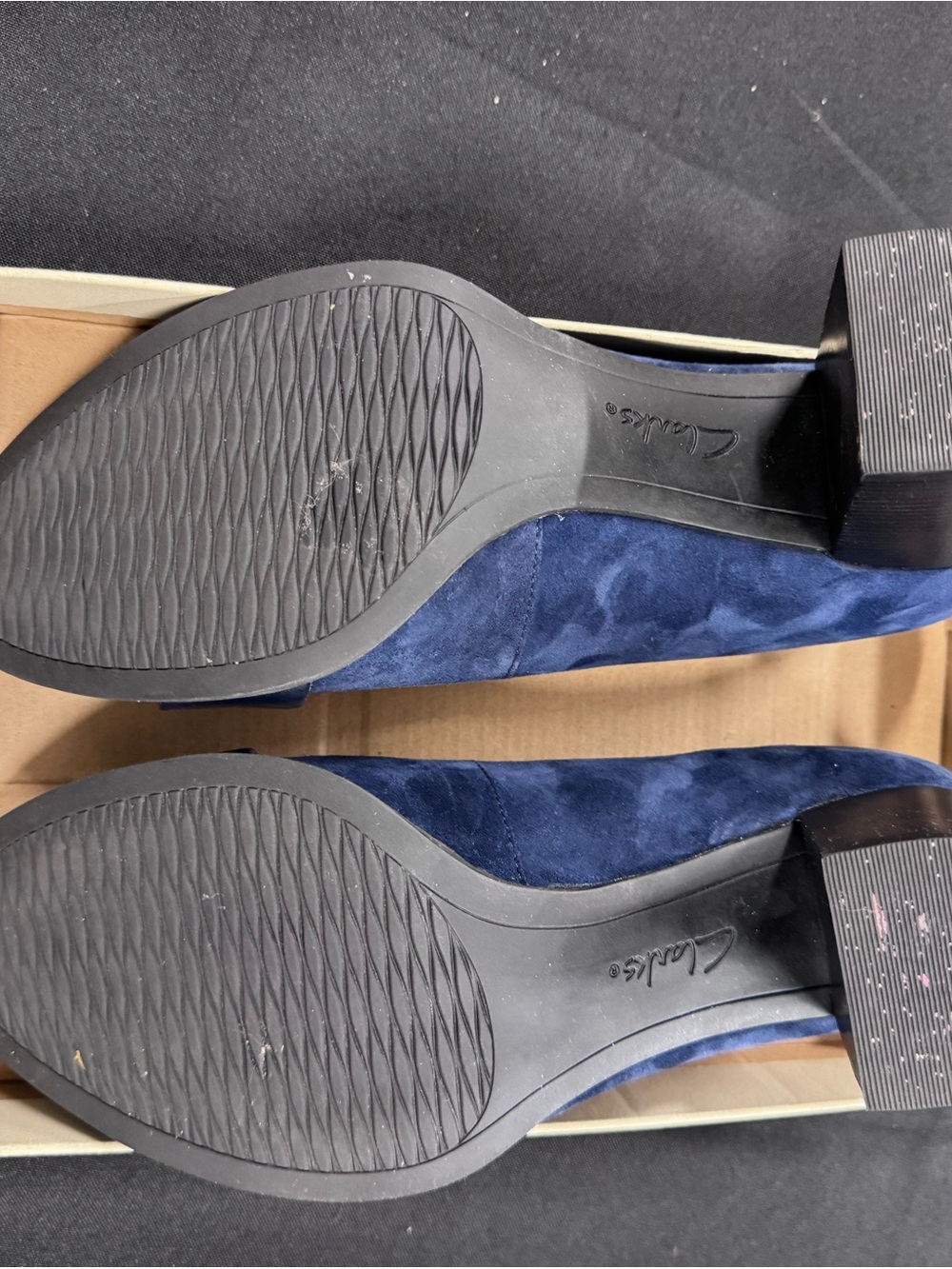 Clarks Navy Blue Suede Block Heel Pumps – Preowned - Picture 8 of 10